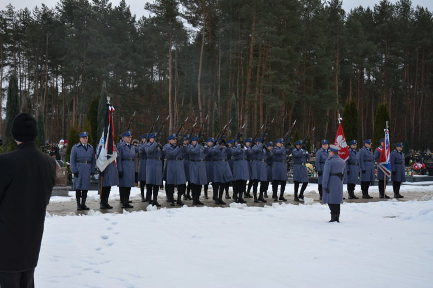 Pogrzeb policjanta, który zginął w wypadku między Trześnią, a Gorzycami