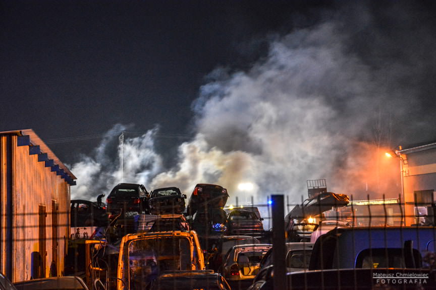 Pożar 40 wraków na złomowisku 