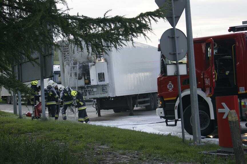 Pożar agregatu w naczepie na CPN