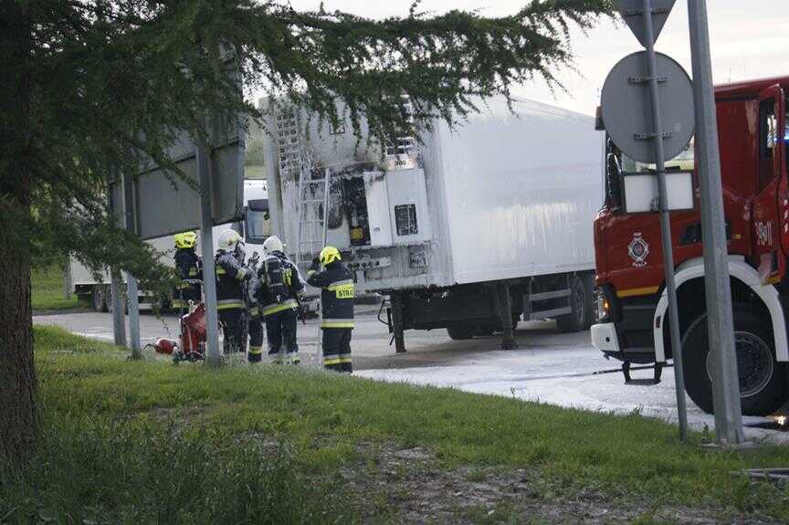 Pożar agregatu w naczepie na CPN