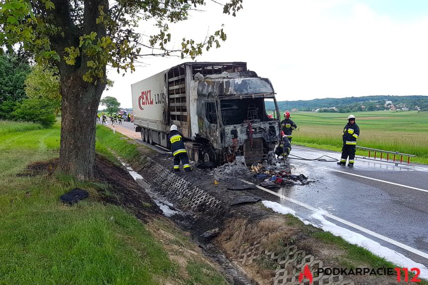 Pożar ciężarówki w Zimnej Wodzie