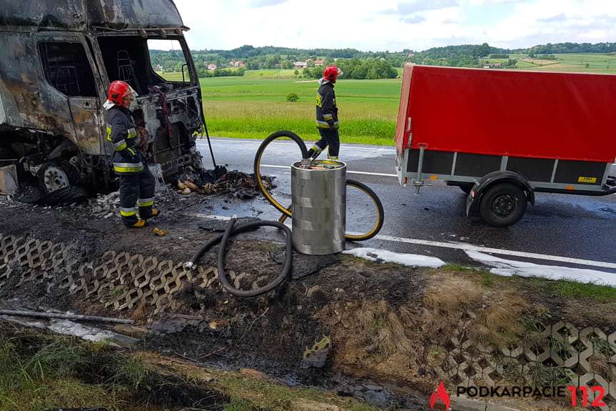 Pożar ciężarówki w Zimnej Wodzie