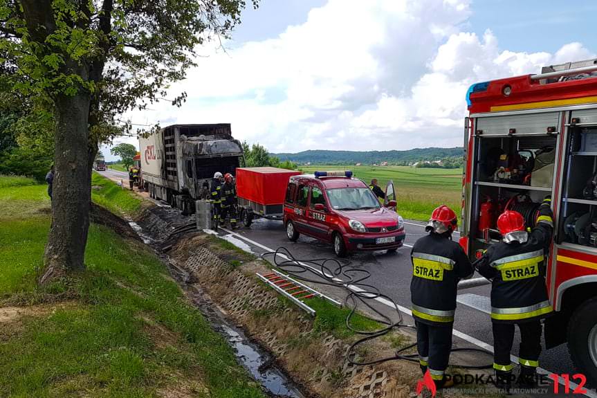 Pożar ciężarówki w Zimnej Wodzie