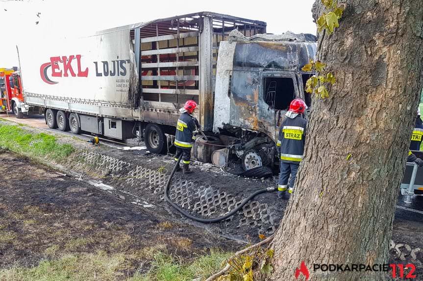 Pożar ciężarówki w Zimnej Wodzie