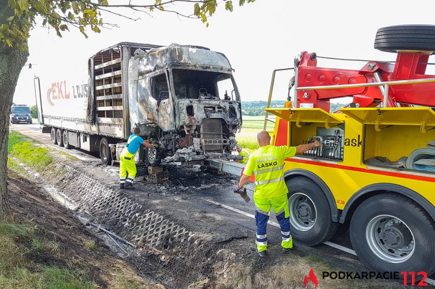 Pożar ciężarówki w Zimnej Wodzie