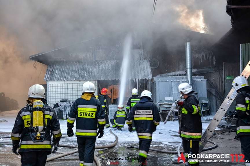 Pożar hurtowni z oponami w Markowej