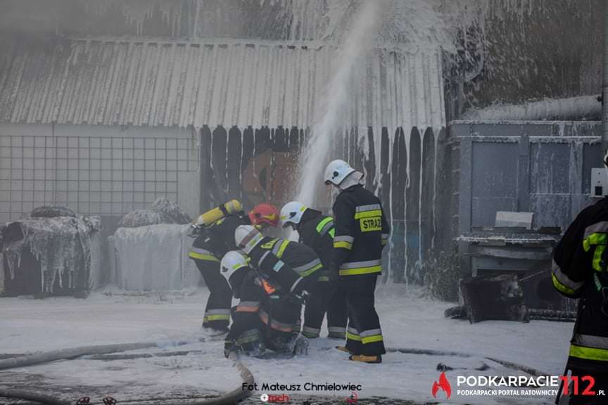 Pożar hurtowni z oponami w Markowej