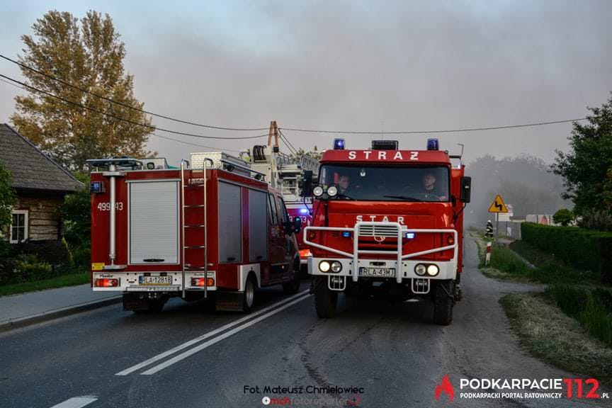 Pożar hurtowni z oponami w Markowej