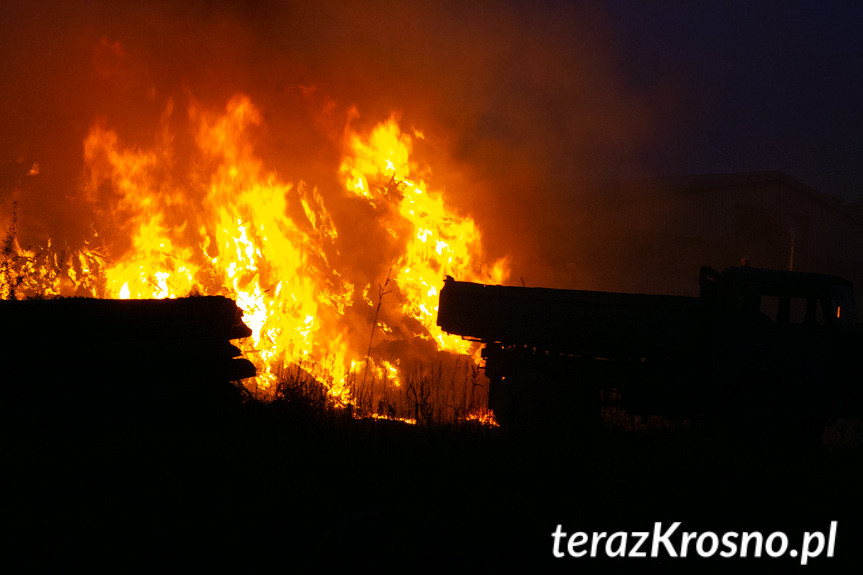 Pożar na terenie sortowni śmieci w Wolicy