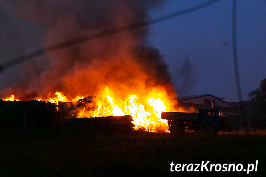 Pożar na terenie sortowni śmieci w Wolicy