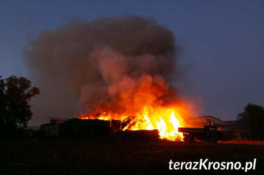 Pożar na terenie sortowni śmieci w Wolicy