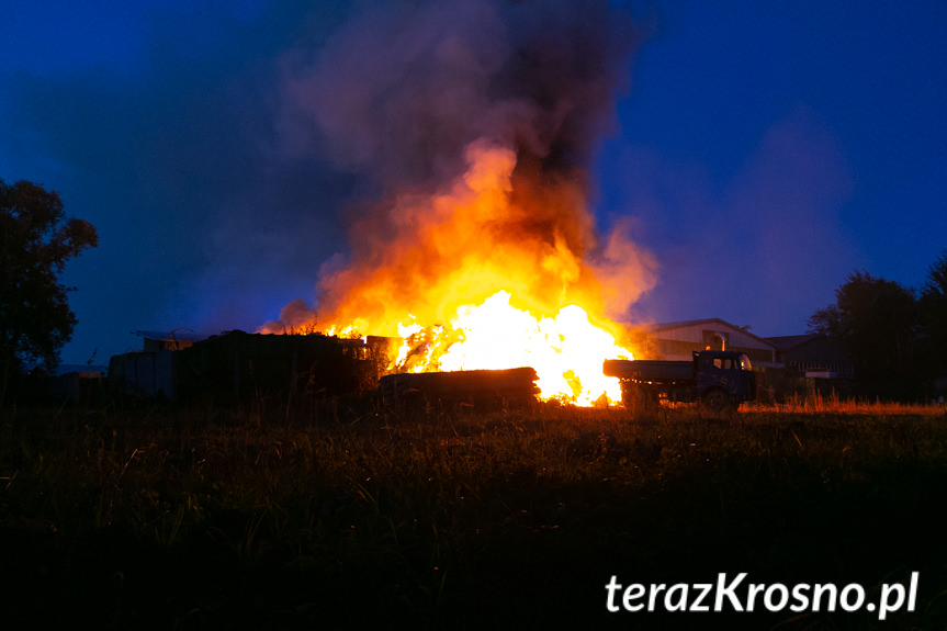 Pożar na terenie sortowni śmieci w Wolicy