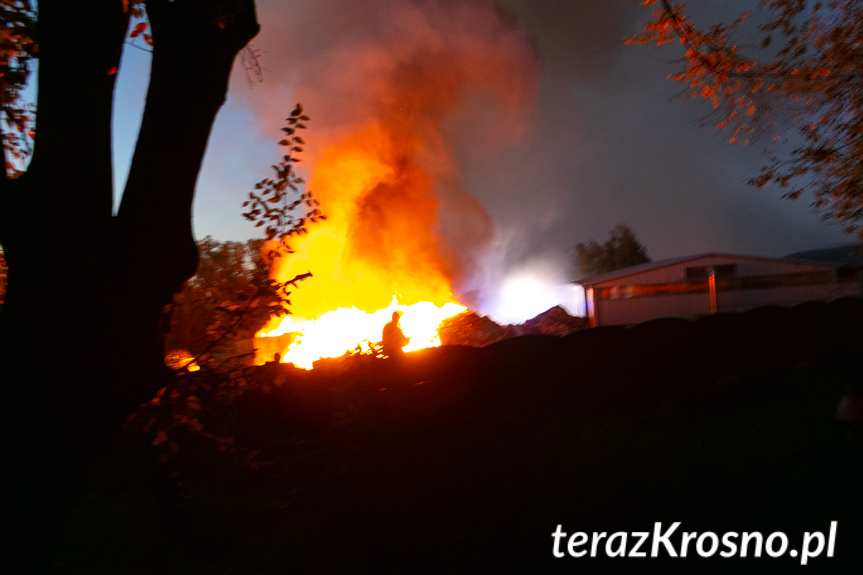 Pożar na terenie sortowni śmieci w Wolicy