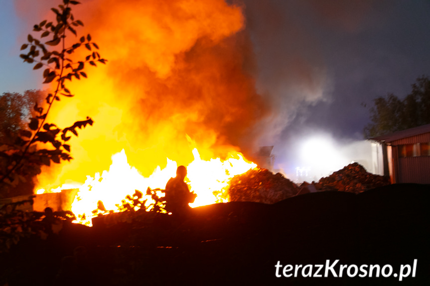 Pożar na terenie sortowni śmieci w Wolicy