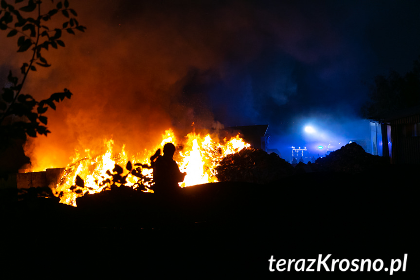 Pożar na terenie sortowni śmieci w Wolicy