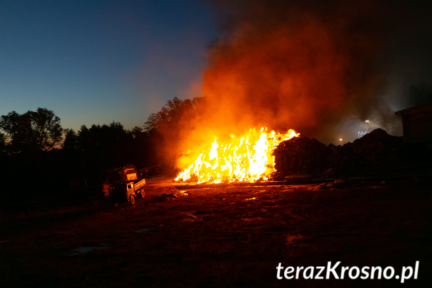 Pożar na terenie sortowni śmieci w Wolicy