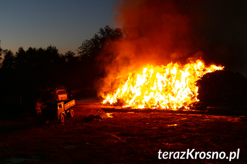 Pożar na terenie sortowni śmieci w Wolicy