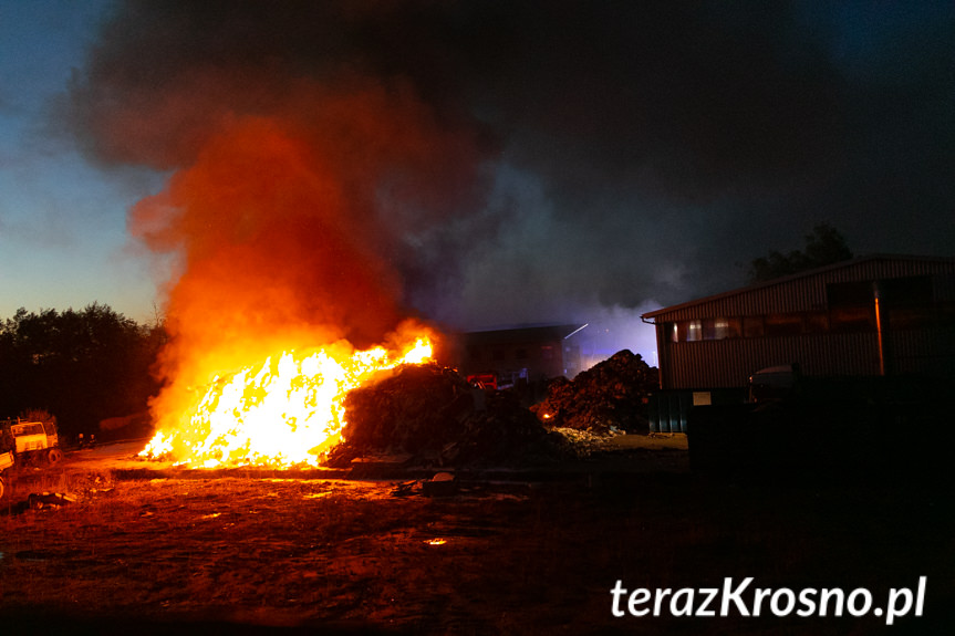 Pożar na terenie sortowni śmieci w Wolicy