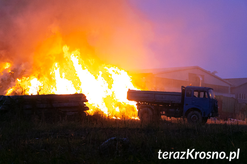 Pożar na terenie sortowni śmieci w Wolicy