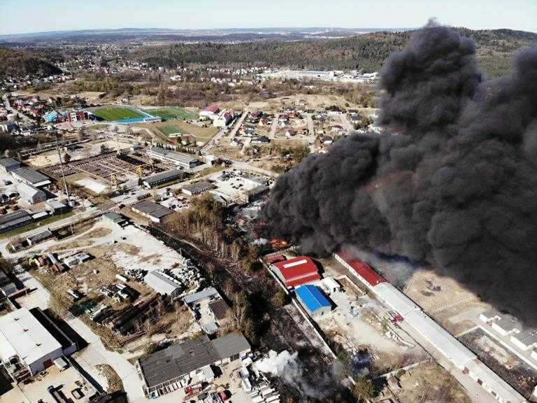 Pożar nielegalnego składowiska chemikaliów 