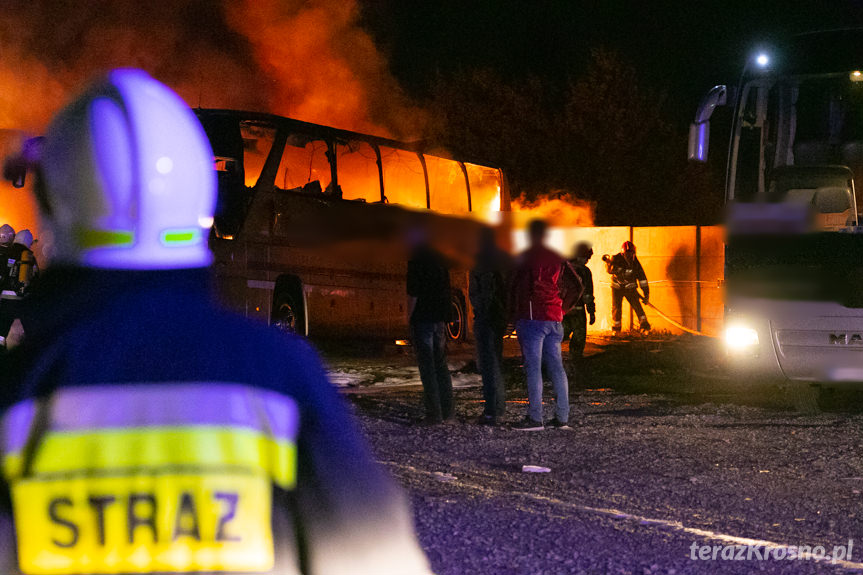 Pożar w Krośnie. Na zajezdni spłonęło kilka autokarów