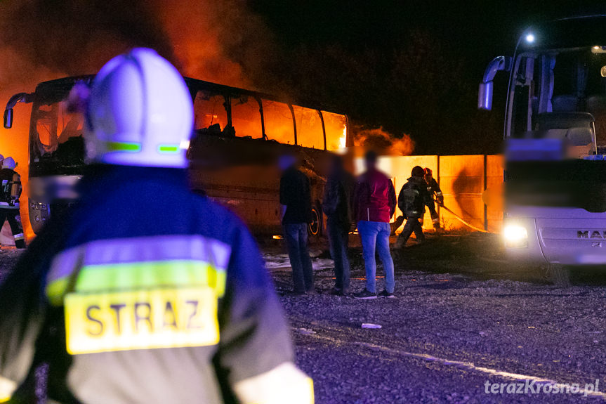 Pożar w Krośnie. Na zajezdni spłonęło kilka autokarów