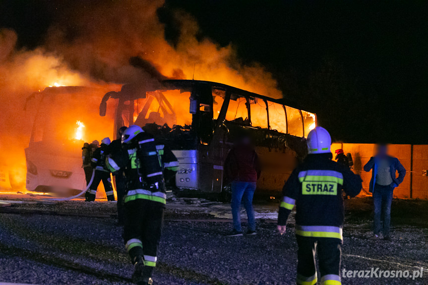 Pożar w Krośnie. Na zajezdni spłonęło kilka autokarów