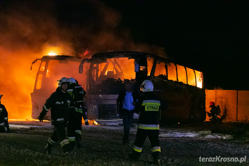 Pożar w Krośnie. Na zajezdni spłonęło kilka autokarów