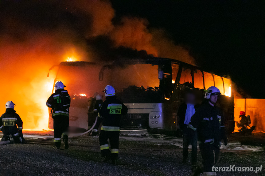 Pożar w Krośnie. Na zajezdni spłonęło kilka autokarów