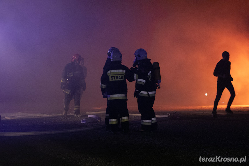 Pożar w Krośnie. Na zajezdni spłonęło kilka autokarów