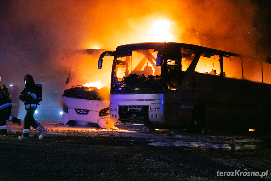 Pożar w Krośnie. Na zajezdni spłonęło kilka autokarów