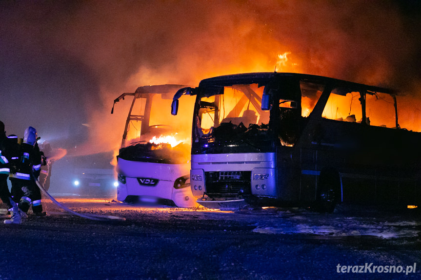 Pożar w Krośnie. Na zajezdni spłonęło kilka autokarów