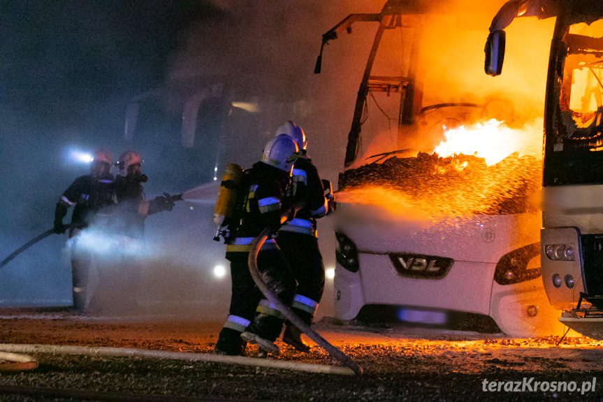 Pożar w Krośnie. Na zajezdni spłonęło kilka autokarów