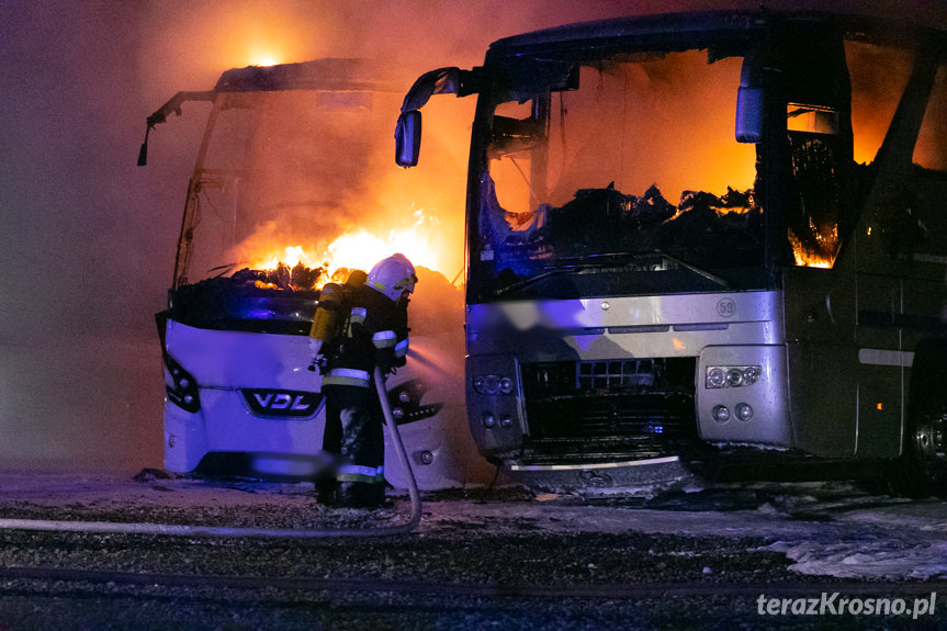 Pożar w Krośnie. Na zajezdni spłonęło kilka autokarów