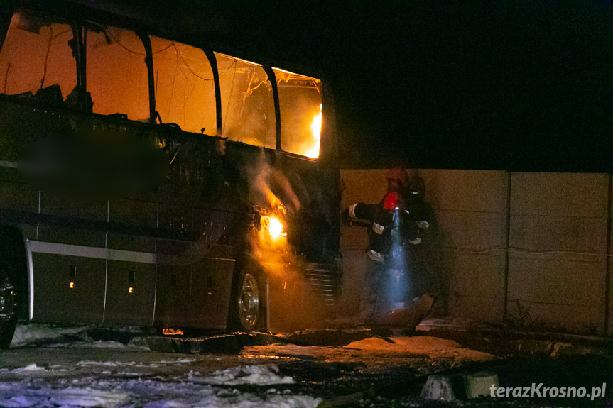 Pożar w Krośnie. Na zajezdni spłonęło kilka autokarów