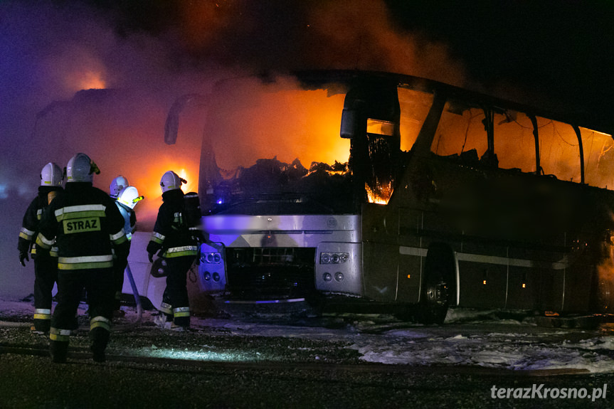 Pożar w Krośnie. Na zajezdni spłonęło kilka autokarów