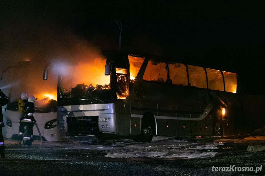 Pożar w Krośnie. Na zajezdni spłonęło kilka autokarów