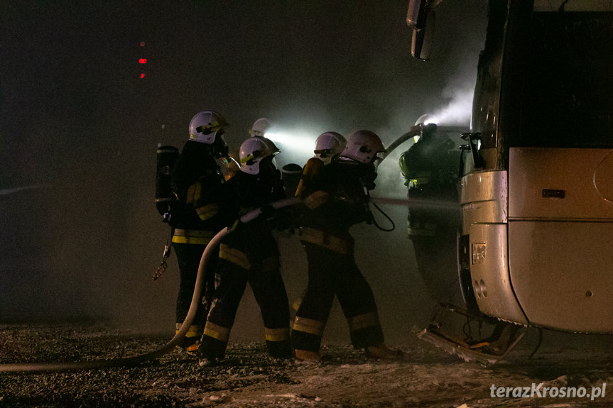 Pożar w Krośnie. Na zajezdni spłonęło kilka autokarów