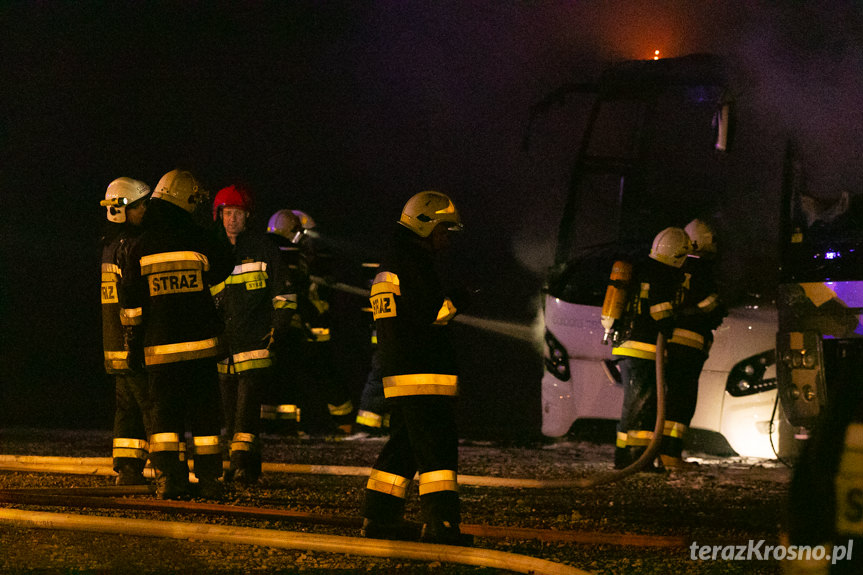 Pożar w Krośnie. Na zajezdni spłonęło kilka autokarów