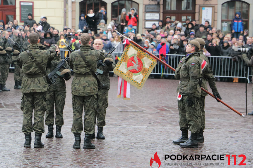 Przysięga żołnierzy WOT na rynku w Rzeszowie