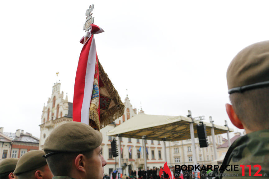 Przysięga żołnierzy WOT na rynku w Rzeszowie