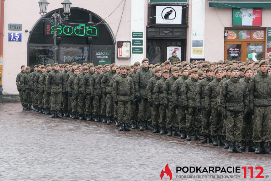 Przysięga żołnierzy WOT na rynku w Rzeszowie