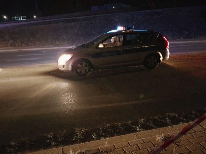 Stracił panowanie nad pojazdem i uderzył w latarnie