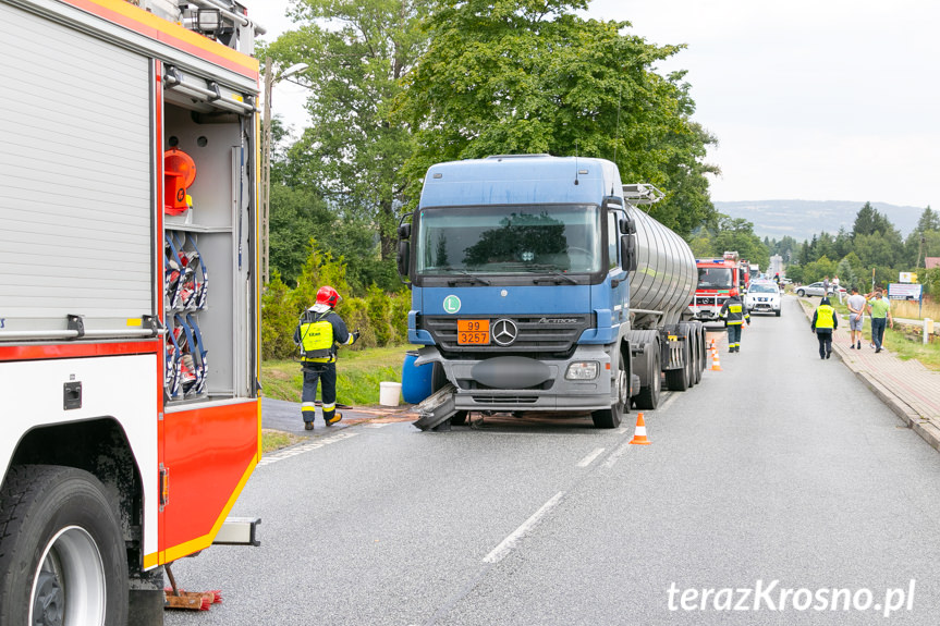 Teodorówka. Zderzenie samochodu ciężarowego i osobówki