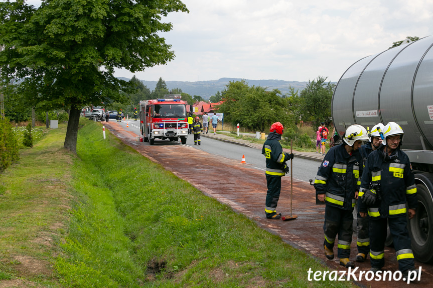 Teodorówka. Zderzenie samochodu ciężarowego i osobówki