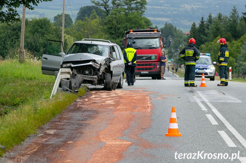 Teodorówka. Zderzenie samochodu ciężarowego i osobówki