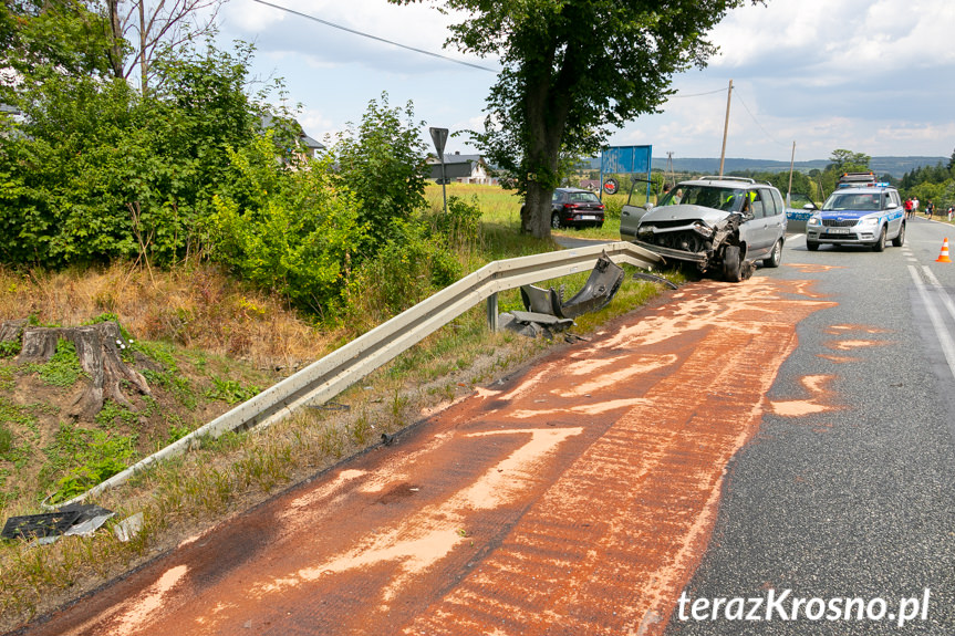 Teodorówka. Zderzenie samochodu ciężarowego i osobówki