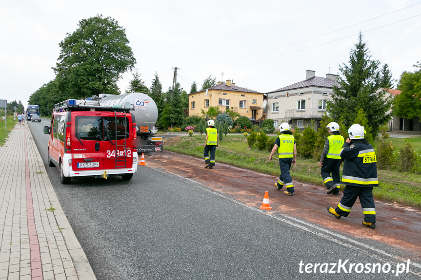 Teodorówka. Zderzenie samochodu ciężarowego i osobówki