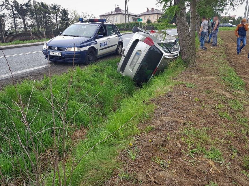 Toki. Zderzenie dwóch samochodów osobowych na drodze wojewódzkiej nr 992