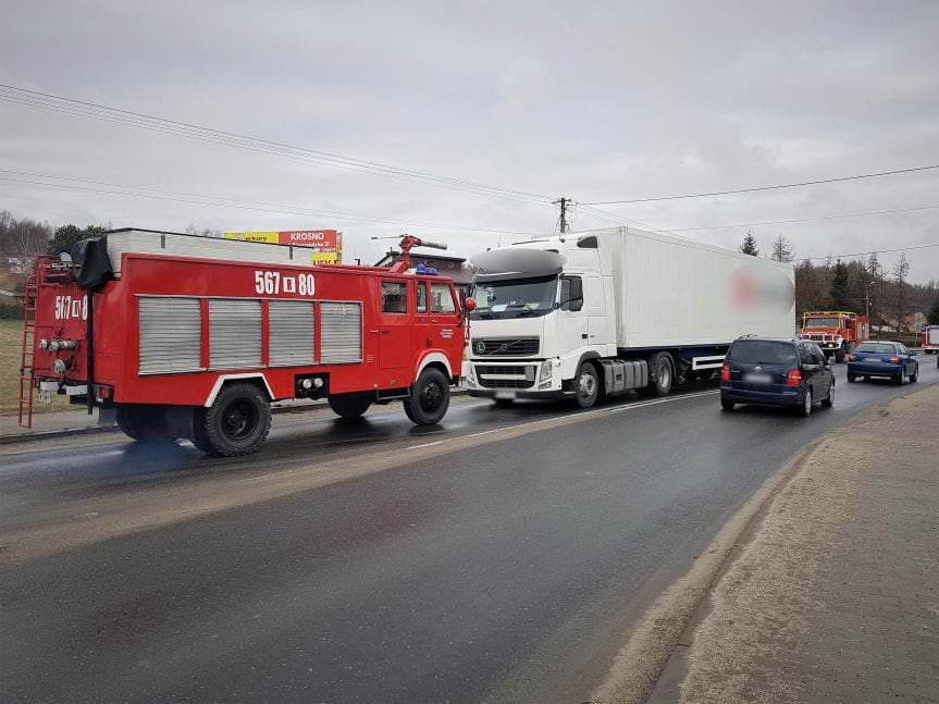 Twierdza. Samochodem osobowym uderzył w naczepę samochodu ciężarowego